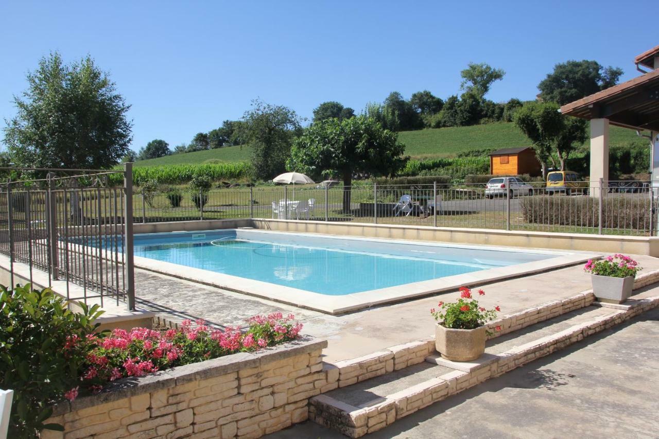 Monlezun Villa Екстериор снимка